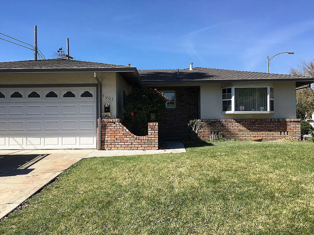 5005 Carm Ave photo 1