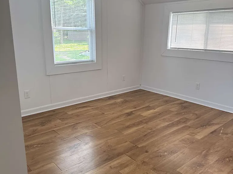 307 W Ells Ave — Photo 8