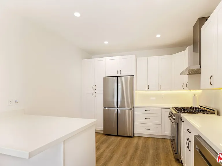 538 Vernon Ave — Photo 14