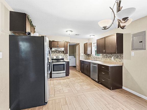 5th image of 518 W 8th St