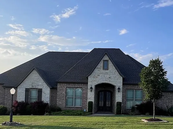 1000 Excalibur Dr, Springdale, AR 72762