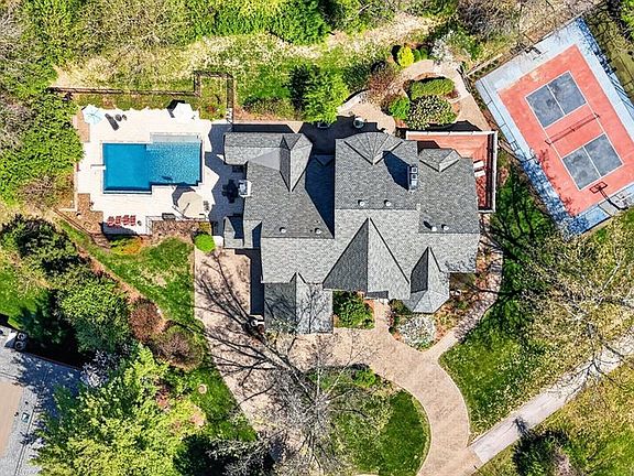 3rd image of 10600 Country View Dr