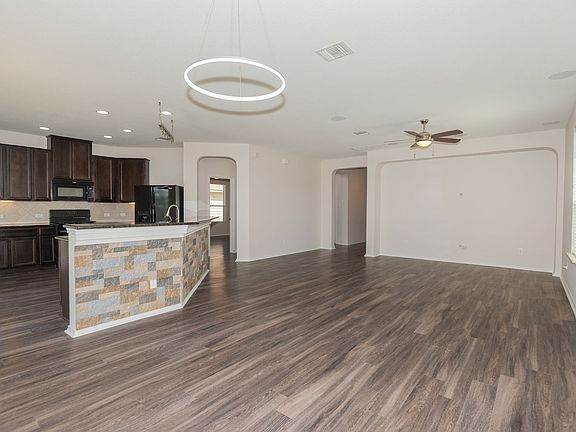 4th image of 5829 Pescia St