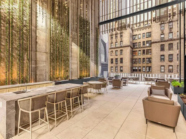 138 East 50th Street image 10 of 15