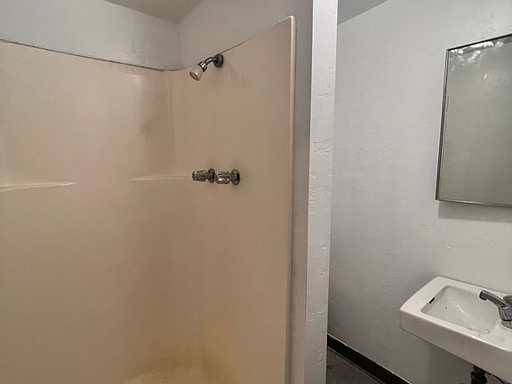 5th image of 627 Arvin St #B-1
