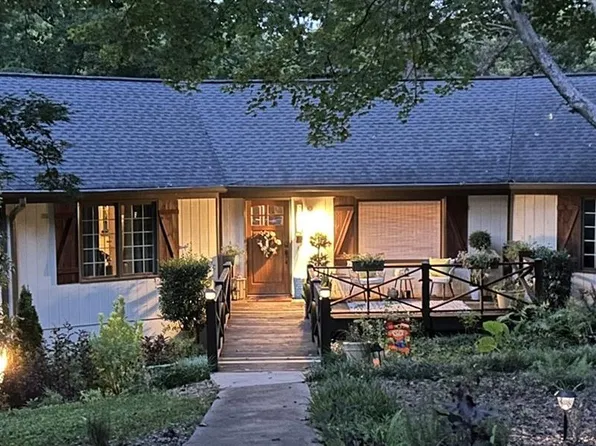 2692 Pass Cir, Gainesville, GA 30506