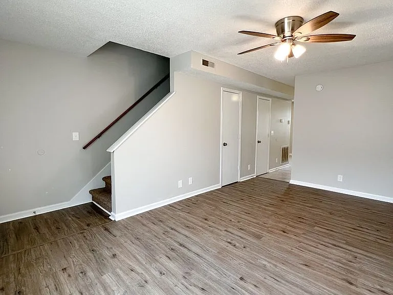 115 Ballygar St — Photo 2