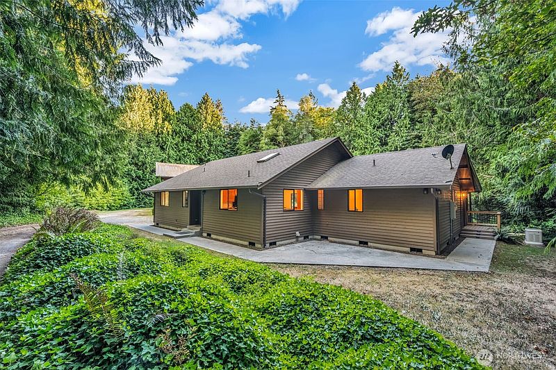 3rd image of 7516 176th Street SW