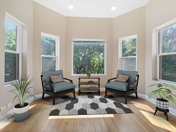 4th image of 1034 W Oakdale Ave #3