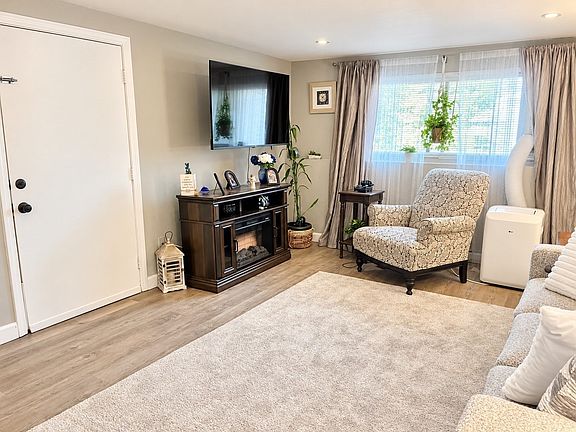 3rd image of 2 Tideview Path APT 2