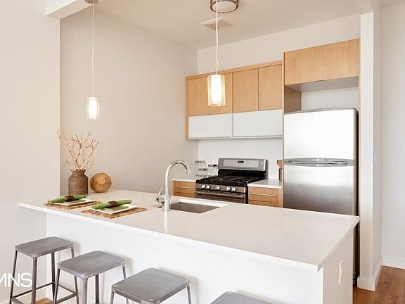 4th image of 182 15th St APT 4C