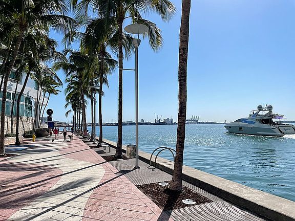 river walk - direct access 