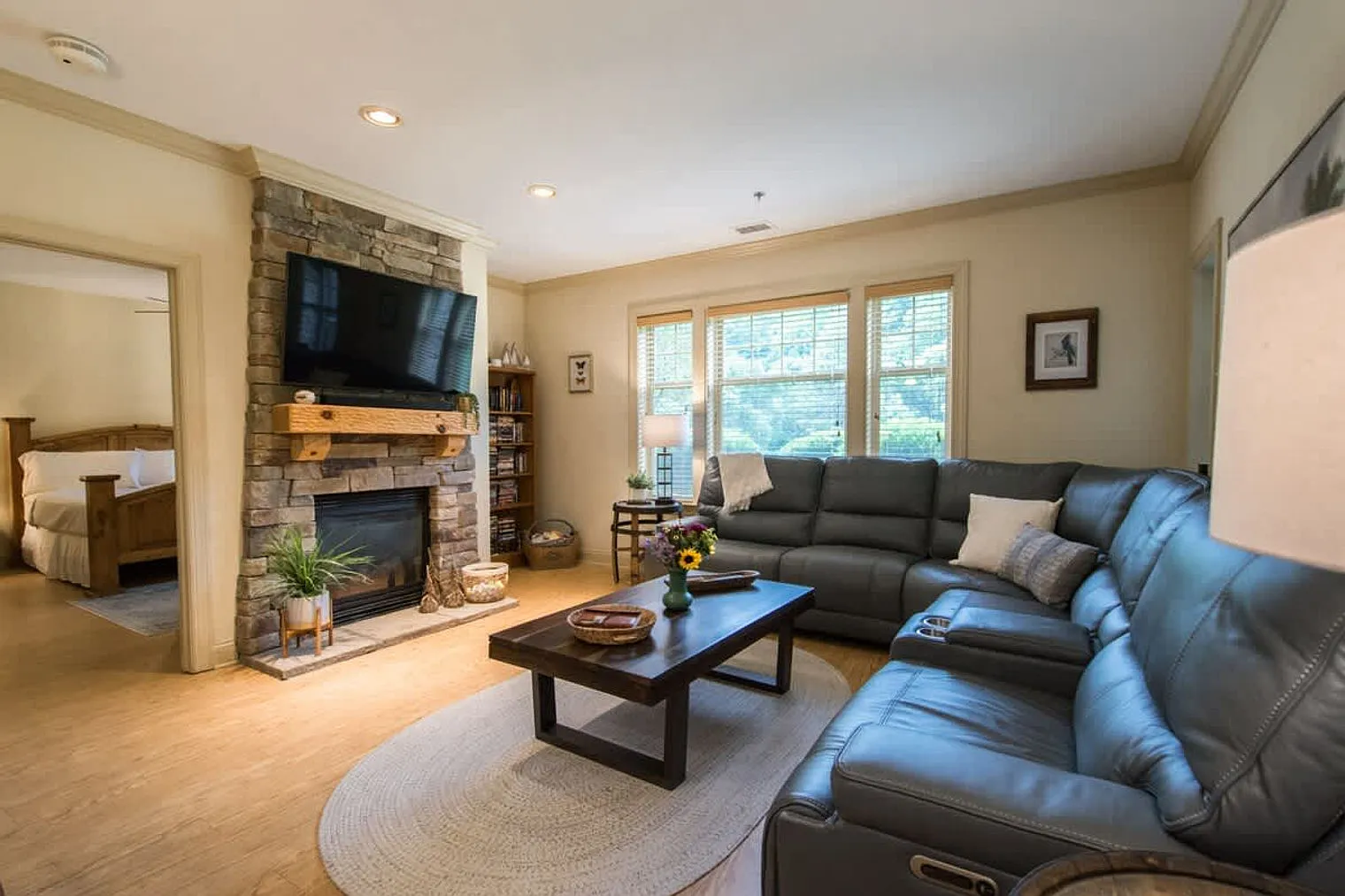 2 bed, 2.0 bath, 1194 sqft, $2,957 — Photo 3
