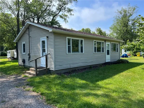 124 Thomas Dr, Conneaut, OH 44030