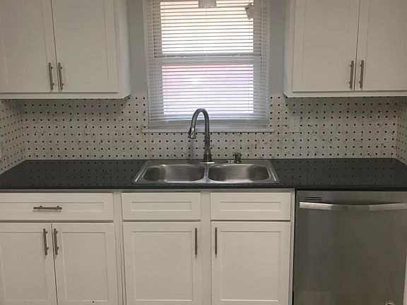 NEW KITCHEN CABINETS WITH GRANITE COUNTER TOPS