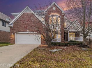 1215 Putnam Cir, Rochester, MI 48307