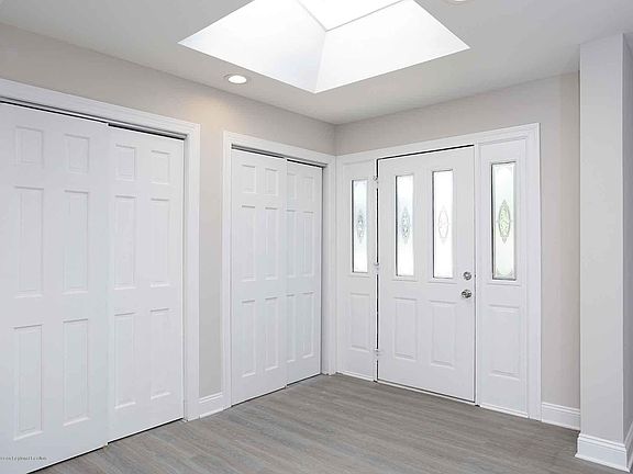 5th image of 993 Shadow Oak Dr