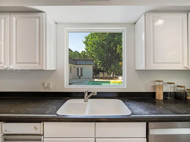 324 Caribbean Rd — Photo 19