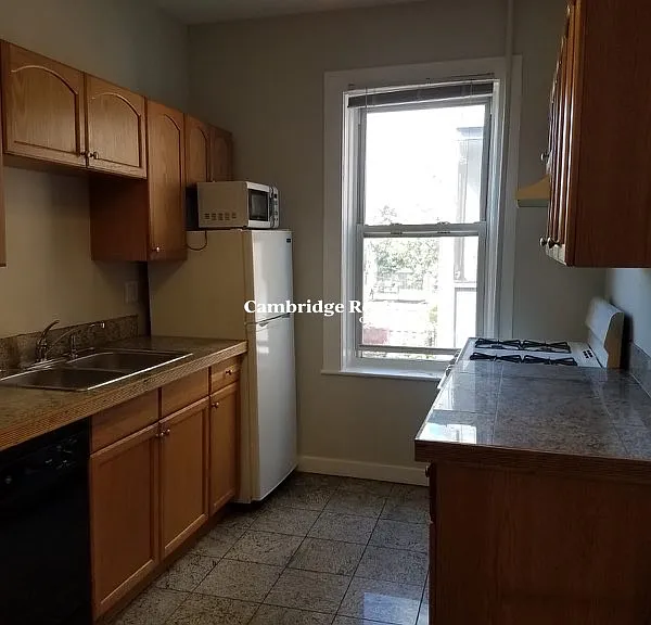 8 Farrington Ave #4T — Photo 3