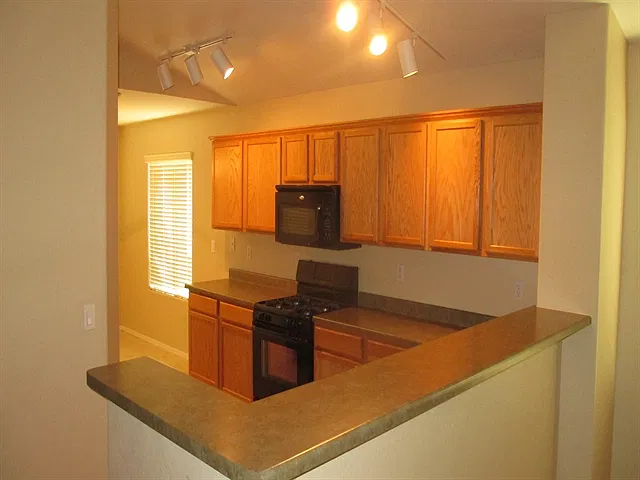 4 bed, 2.0 bath, 1576 sqft, $2,035 — Photo 4
