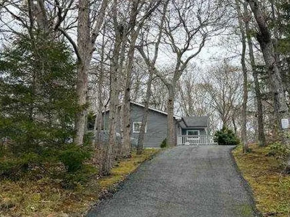 44 Birch Dr, Montauk, NY 11954