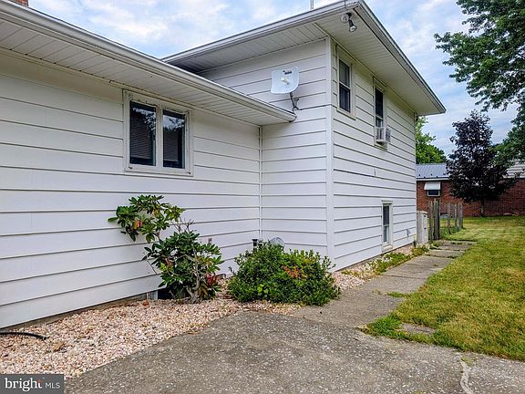 4th image of 155 Summit St