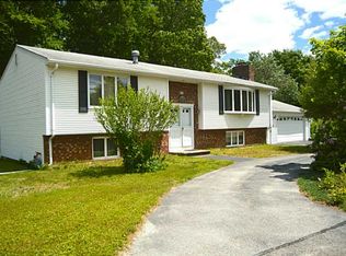 29 Sweet Hill Dr, Johnston, RI 02919