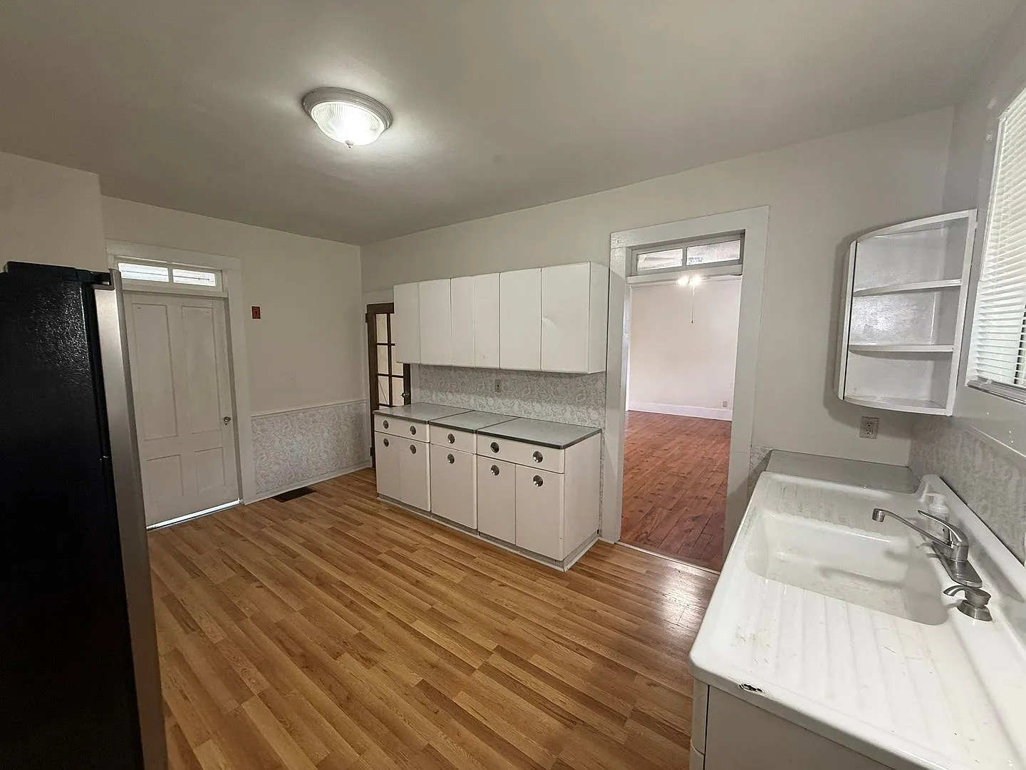 986 South East Street — Photo 4