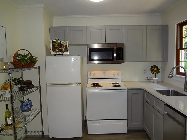 432 S Greensboro St — Photo 11