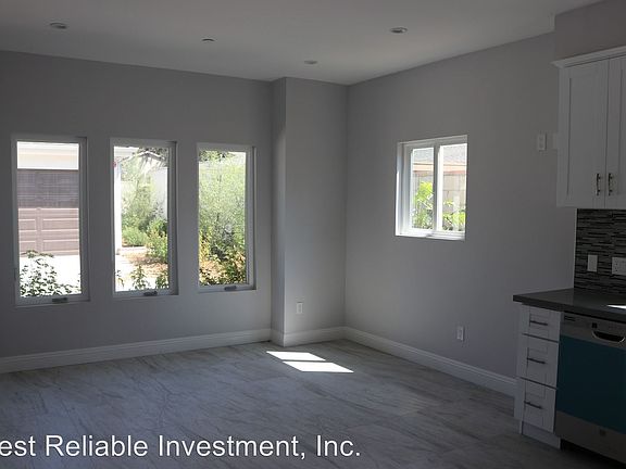 5th image of 400 N Michigan Ave #102