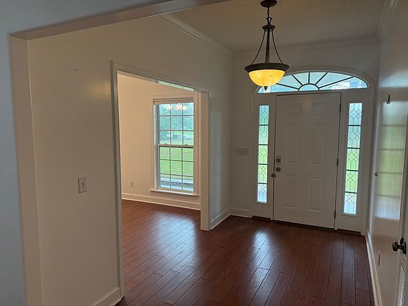 4th image of 30 Riverside Dr