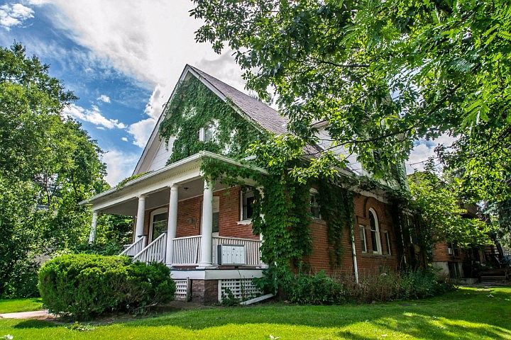 604 Marine St House Exterior