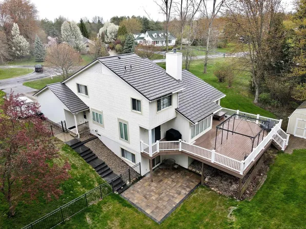 3877 Spartan Dr, Fort Gratiot, MI 48059