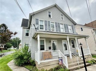 23 E North St, Nazareth, PA 18064