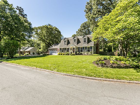 4th image of 544 Devonshire Ct
