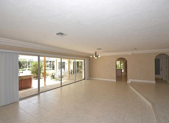 4th image of 6782 Griffin Blvd