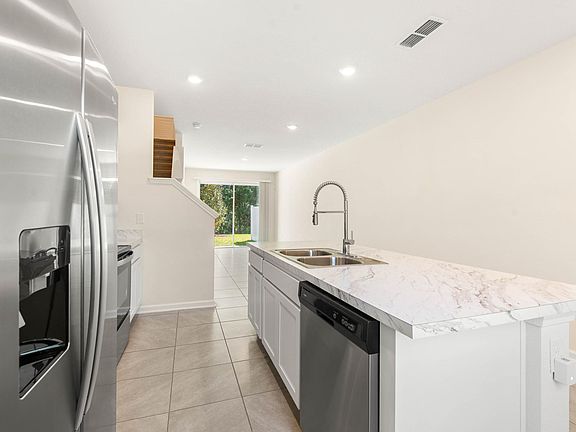 2nd image of 575 Oakleaf Plantation Pkwy #207