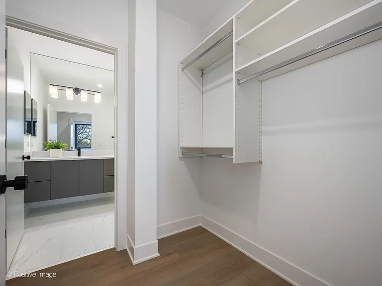 4713 N Clark St #401 — Photo 12