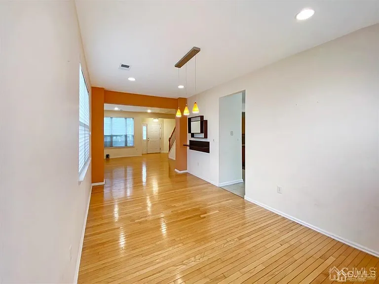 48 Berkshire Way — Photo 7