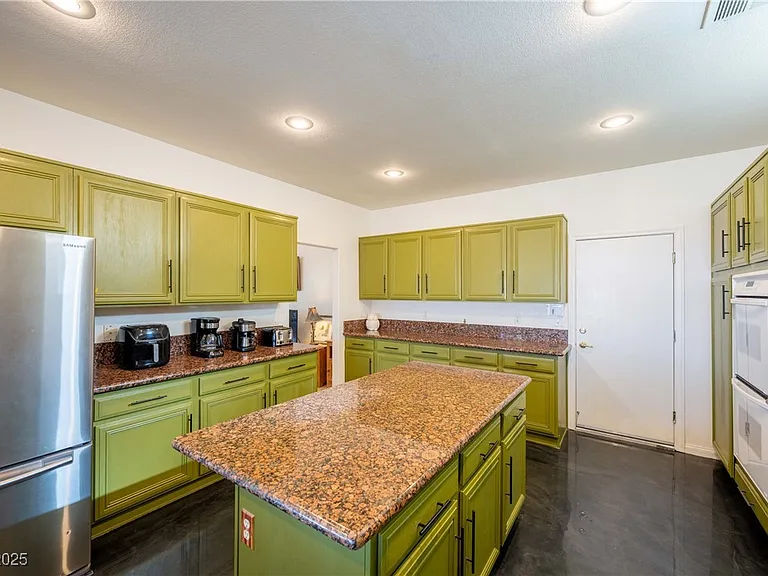 359 Hoskins Ct — Photo 12