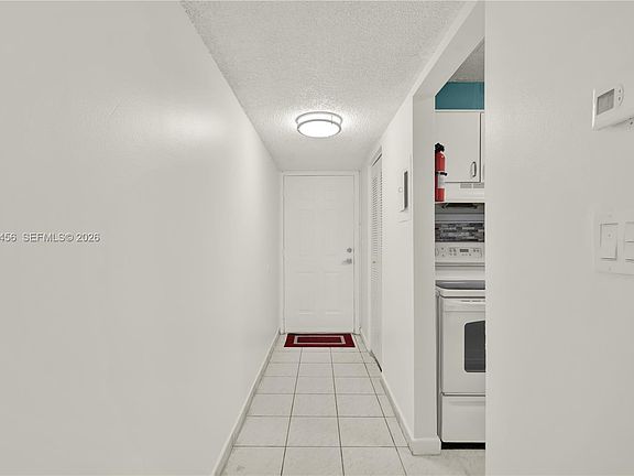 3rd image of 1555 W 44th Pl APT 305
