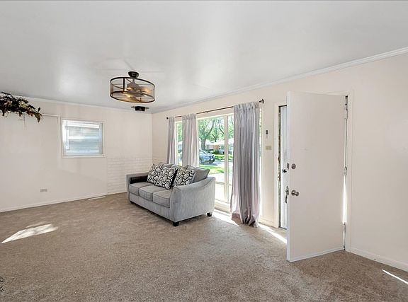 4th image of 427 Navajo St