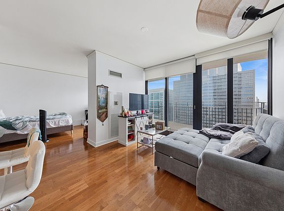 3rd image of 225 N Columbus St #6009