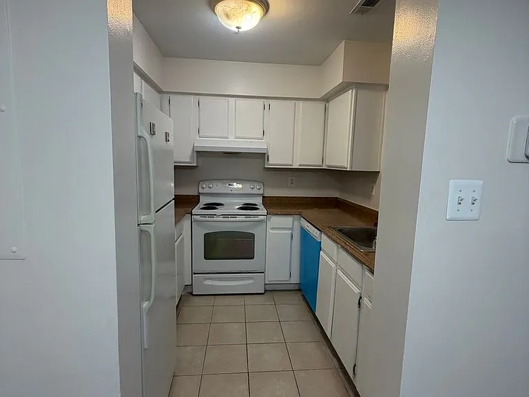 4118 Peppertree Ln — Photo 8