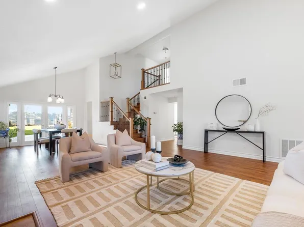 1592 Hawk View Dr, Encinitas, CA 92024