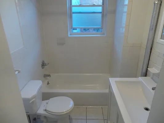 Rented by Perry Associates NYC Inc | media 40