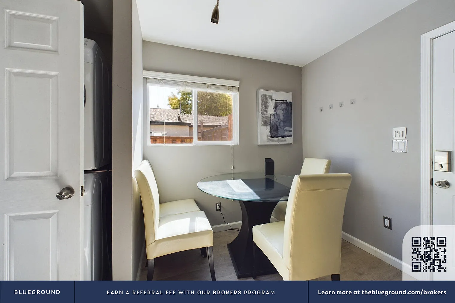 4 bed, 3.0 bath, 1400 sqft, $5,820 — Photo 3