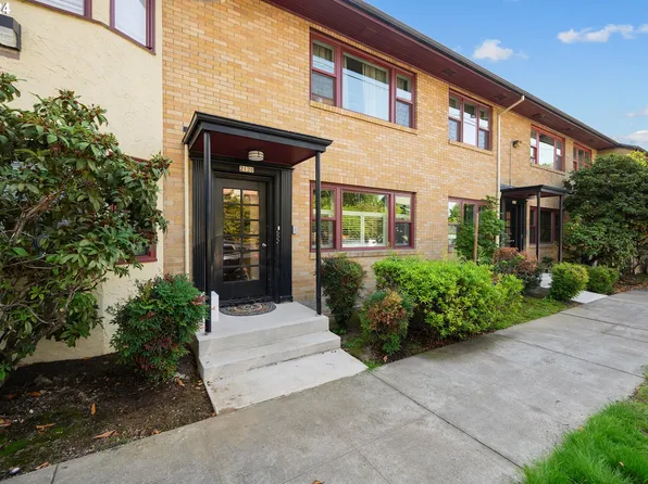 2120 NE Halsey St APT 29, Portland, OR 97232