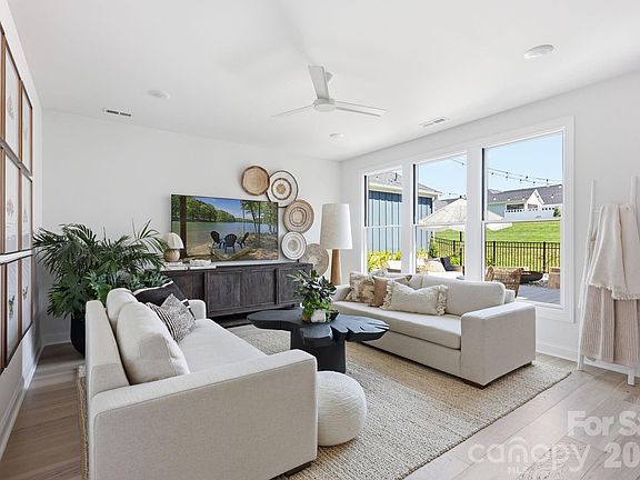5th image of 127 Lake Cove Way