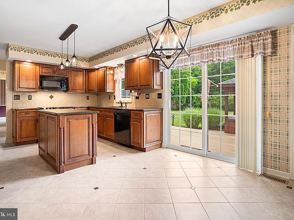 4th image of 16 Cella Dr